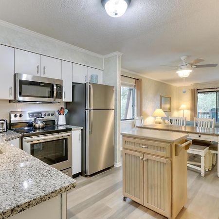 Hilton Head Condo With Balcony And Pool, Walk To Beach Hilton Head Island Exterior photo